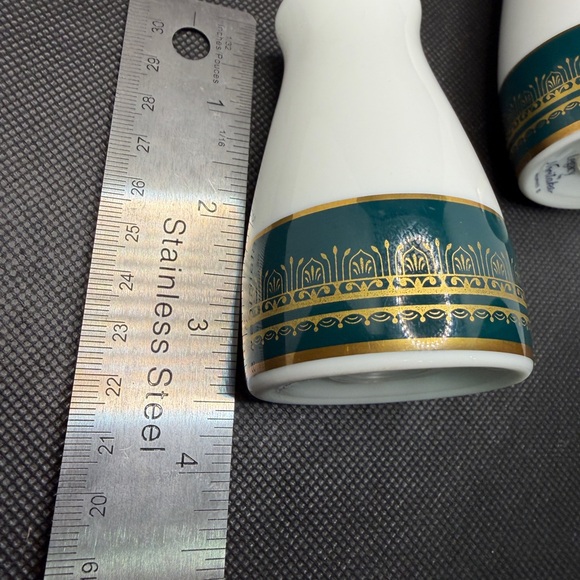 Vintage Noritake Legacy Salt & Pepper Shakers Green Gold Trim Japan - Picture 6 of 8